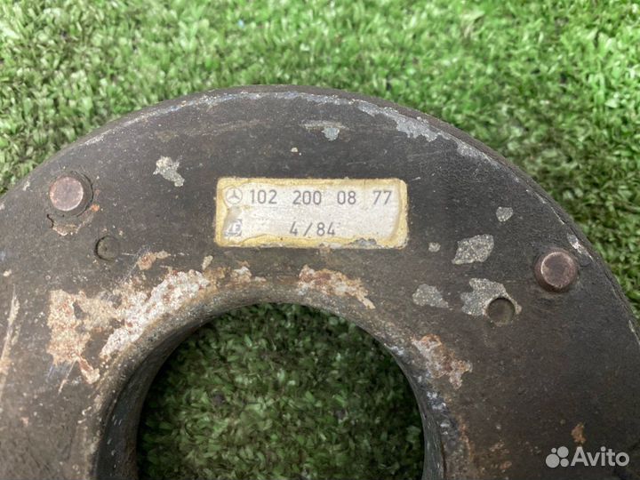 Магнит электровентилятора Mercedes-Benz M102