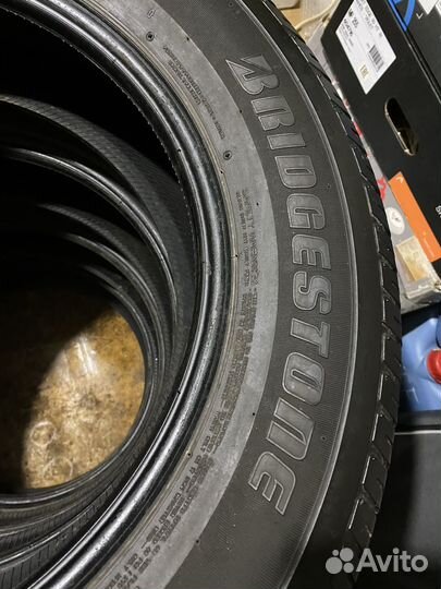 Bridgestone Dueler H/T 687 225/65 R17