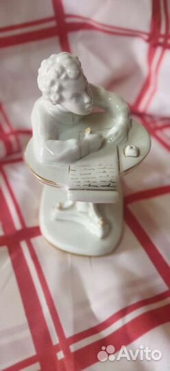 Юный Пушкин лфз статуэтка