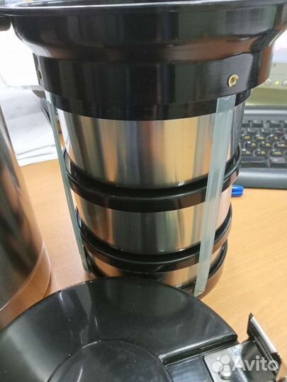 Продаю термос бытовой с тремя сосудами для пищи