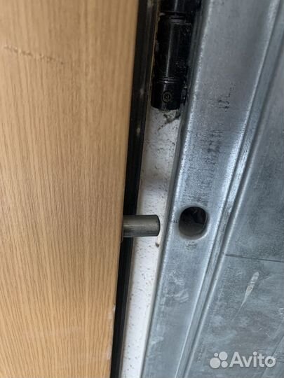 Дверь входная с ригелем супер металл б/у + межкомн