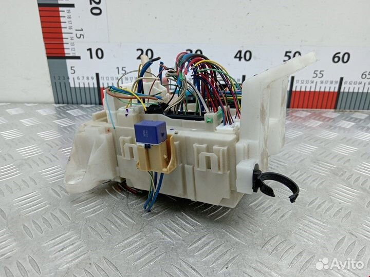 Блок предохранителей для Toyota Rav4 3 8273042020