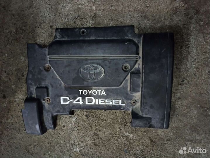 Крышка двигателя Toyota Avensis t220 2.0 1cd-ftv
