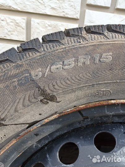 Продам комплект зимних колес r15 от Киа Рио
