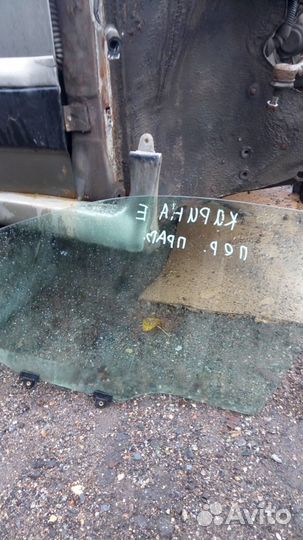 Тойота карина е переднее правое стекло