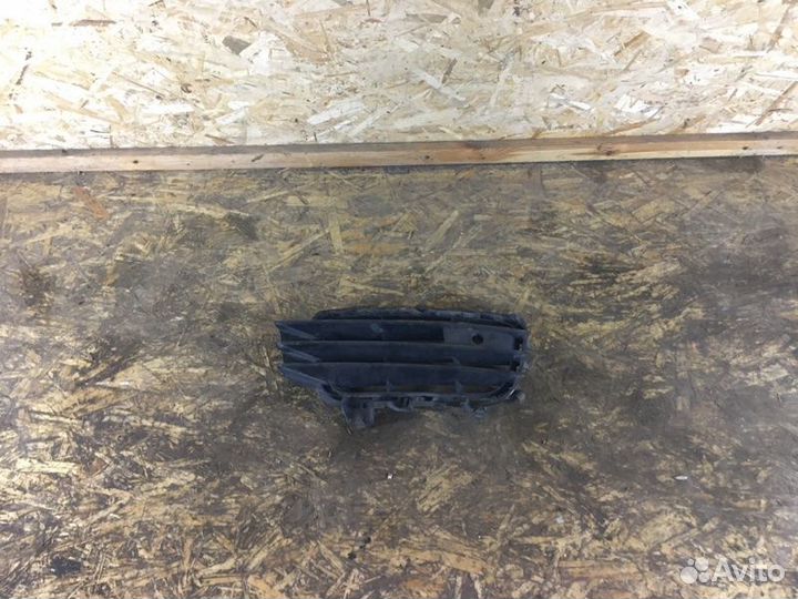 Решетка в бампер передняя правая Volkswagen