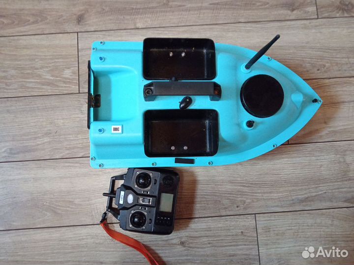 Прикормочный кораблик с gps