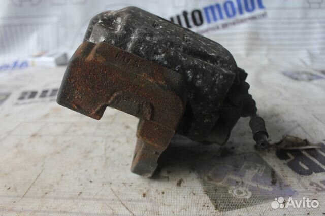 Суппорт передний правый Bmw 5-Series F10