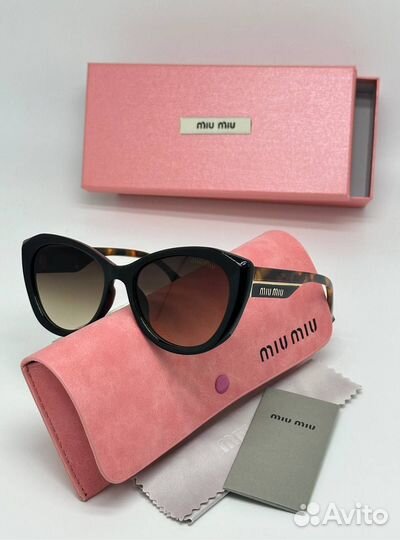 Солнцезащитные очки Miu Miu