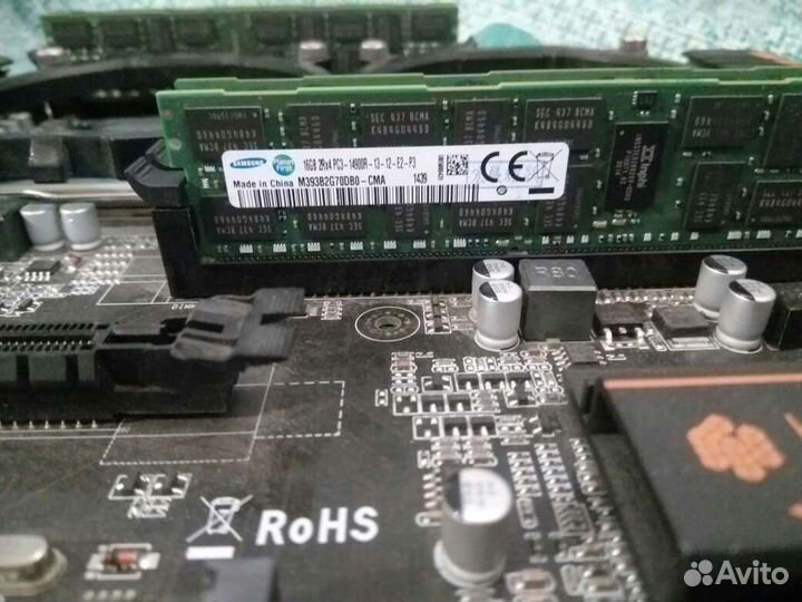 Материнскую плату вместе с процессорами