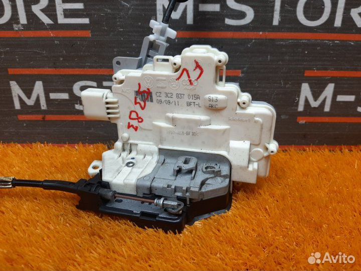 Замок двери передний левый Volkswagen Passat B7