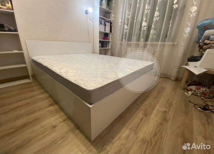 Кровать