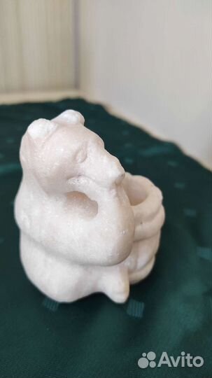 Статуэтка из натурального камня медведь с бочкой