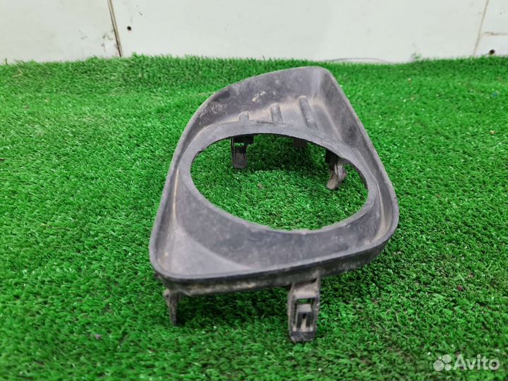 Рамка противотуманной фары правой Toyota Camry V40