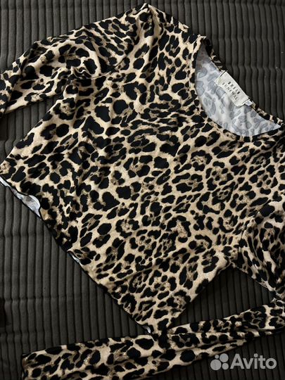 Укороченный топ с длинным рукавом