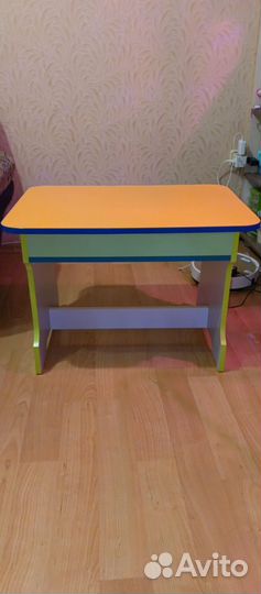 Детский столик с вместительным ящиком