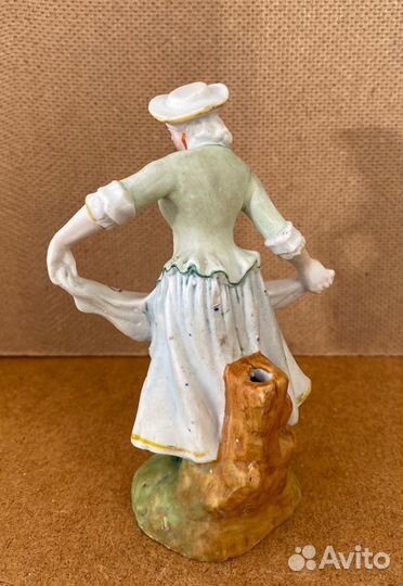 Танцующая дама в шляпе, фарфор бисквит, Богемия