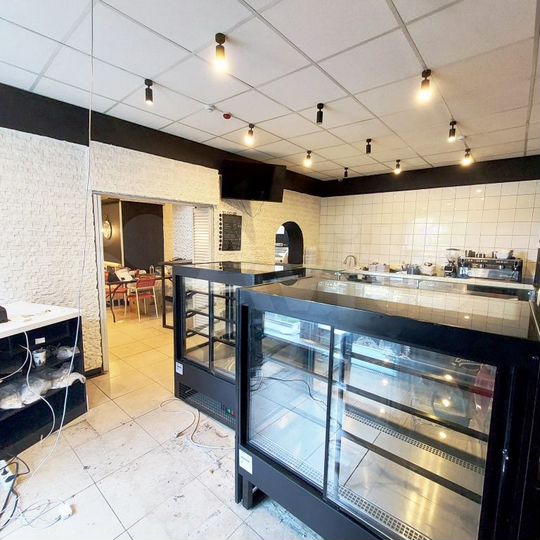 Кофейня, аптека, шоурум, дет.центр и др в 75.5 м²