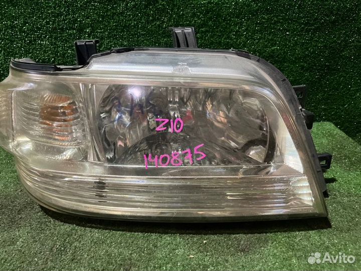 Фара передняя правая Nissan Cube Z10