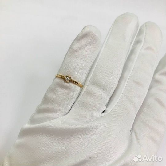 Кольцо с природным камнем Золото