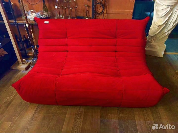 Красный диван маршмеллоу