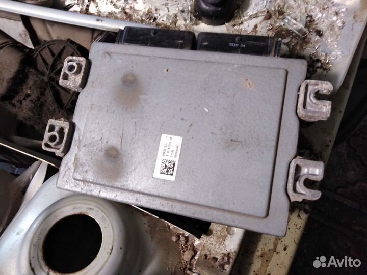 Эбу Renault Logan