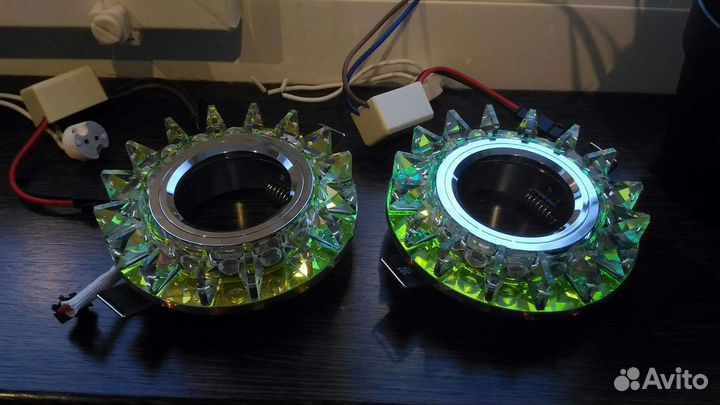 Два светодиодных потолочных светильника