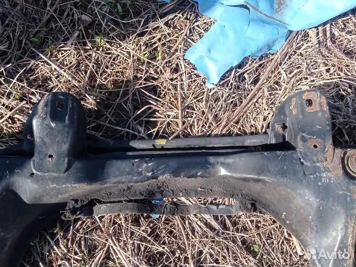 Подрамник Ауди 80 бочка