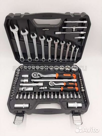 Набор инструментов для авто в чемодане