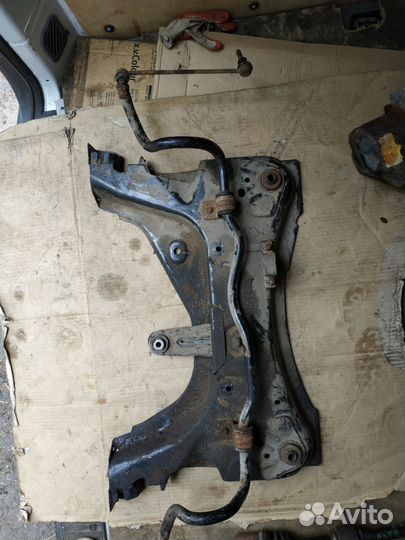 Подрамник Nissan Note