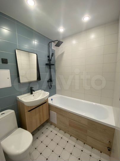 Доля в 3-к. квартире, 61,1 м², 1/5 эт.