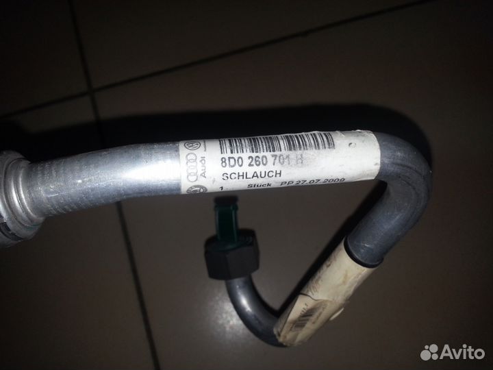 Шланг компрессора кондиционера 8D0260701H