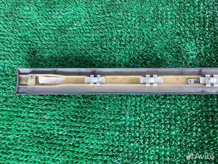 Молдинг двери лев. перед. Mercedes-benz M-class, M