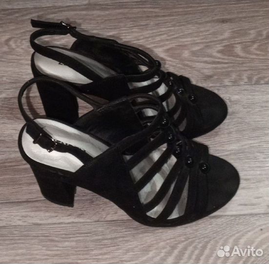 Нарядные босоножки 38 р