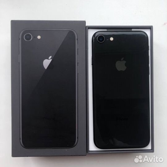 Телефон iPhone 8