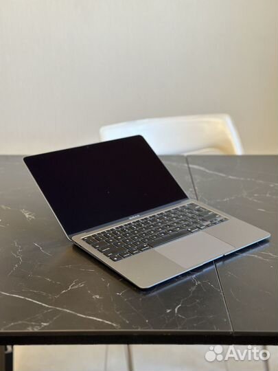 Macbook Air M1 (7-core) 8/256gb