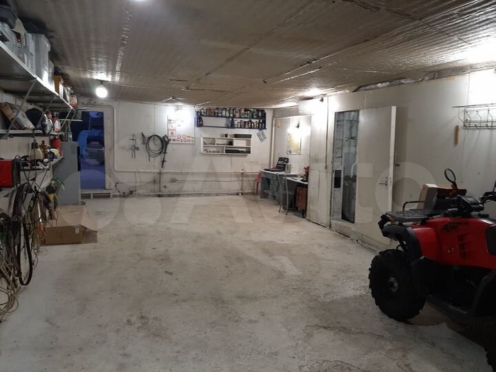 Гараж, > 30 м²