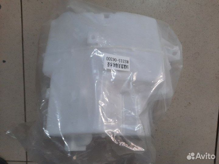 Бачок омывателя передний Тoyota Camry V70