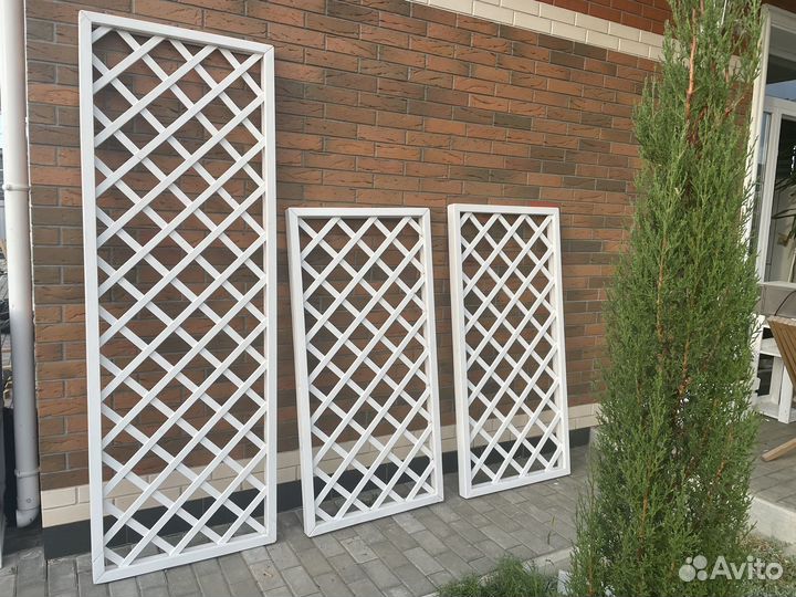 Решетка, опора из дерева для растений