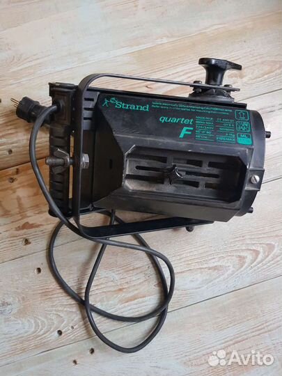 Прожектор Strand quartet f