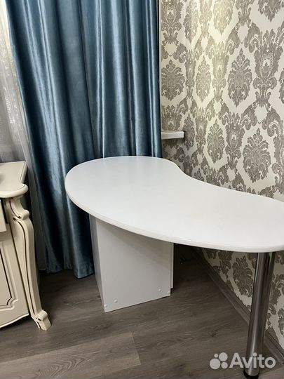 Столик для маникюра бу