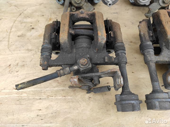 Суппорт задний на Опель Astra J