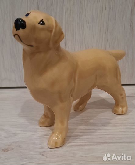 Фарфоровая статуэтка Собаки