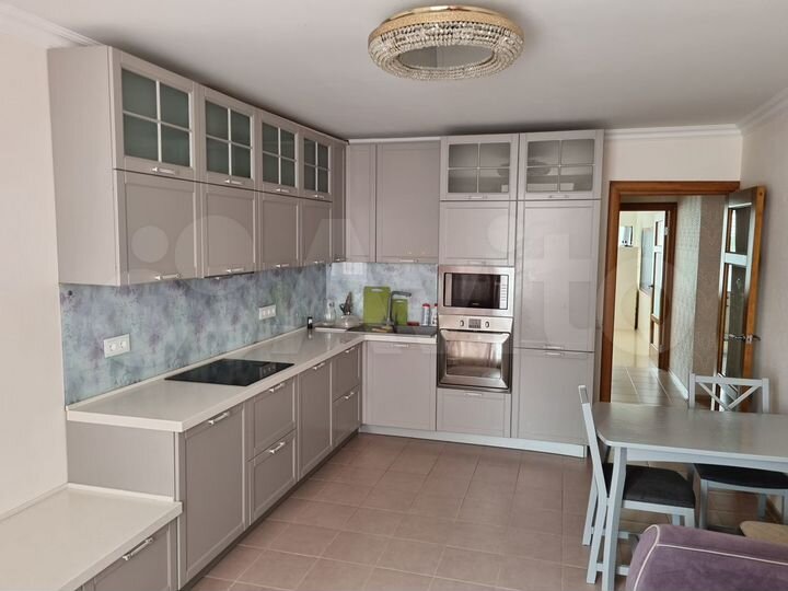 3-к. квартира, 93 м², 4/10 эт.