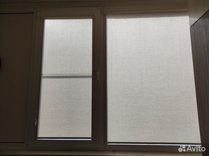 Рулонные шторы с направляющими на окна