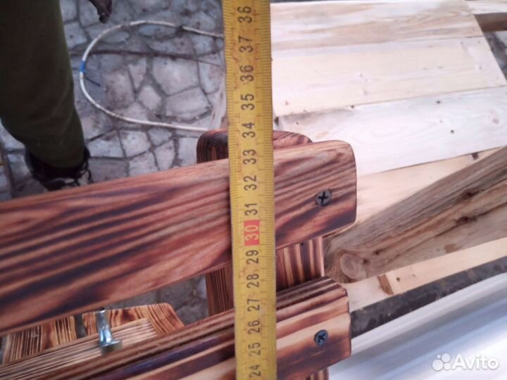 Деревянная вешалка