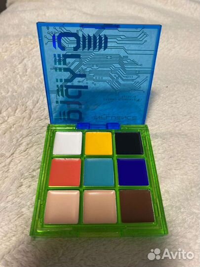 Палетка influence, новая. Сроки в норме