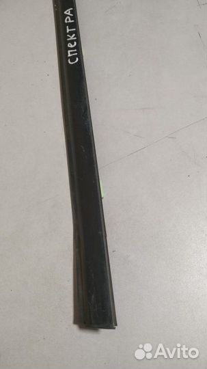 Уплотнитель стекла двери задний левый Kia Spectra