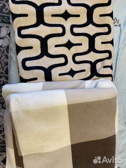 Пледы и покрывало