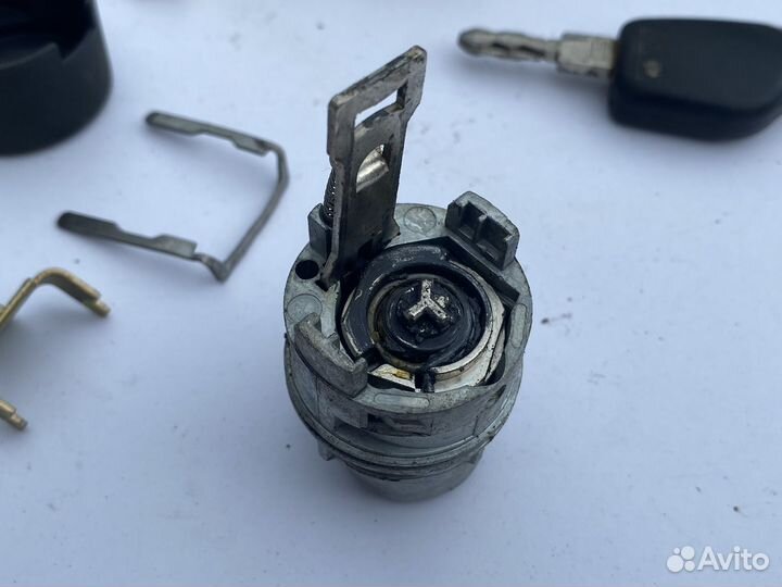 Замок зажигания, контакт группа Peugeot 406 дорест